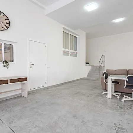 Loft Experience Sea View & Private Garden Apartment